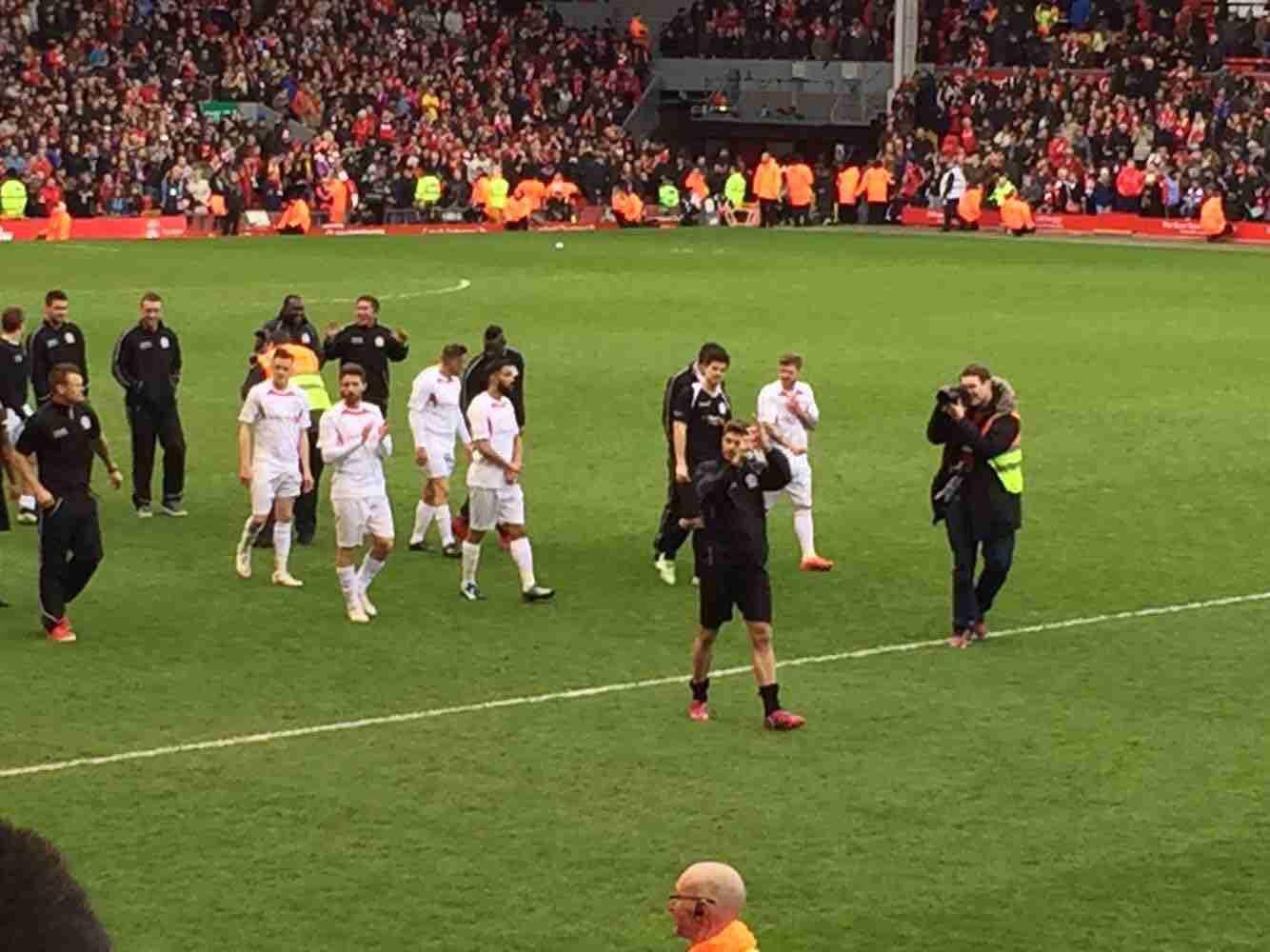 喀麦隆国脚尼亚马雷乌出轨，被女友曝光整个抓奸过程