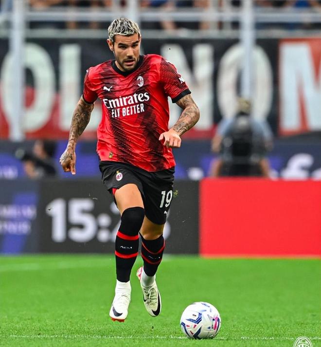 英超-十人切尔西1-1阿森纳，凯塞多蹬踏染红，枪手5分优势领跑（英超：切尔西少打一人1-1战平阿森纳，凯塞多蹬踏被罚下，阿森纳以5分优势领跑）