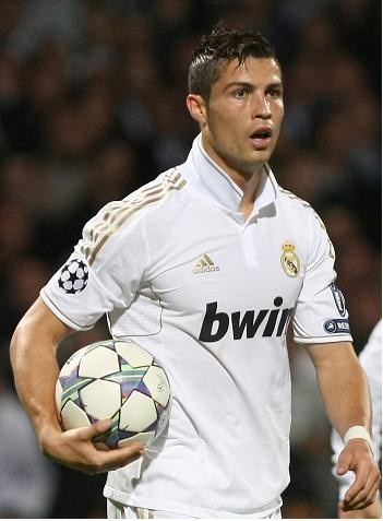 边路推进打满全场