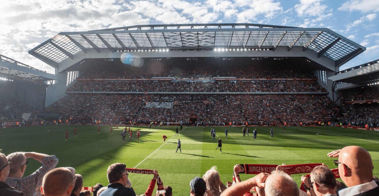 上海申花续约斯卢茨基，欲在亚冠和巴西引援中提升竞争力，期待其带领球队争冠。