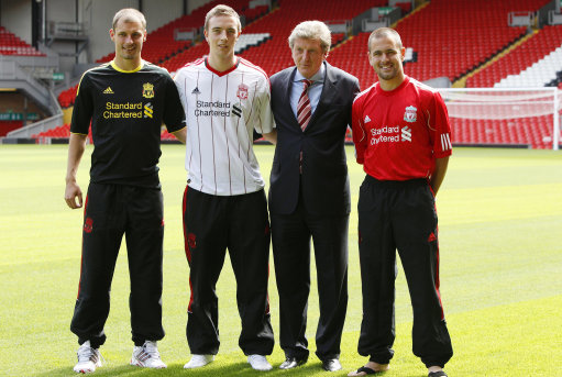 足球不会同情任何人（绿茵场从不怜悯任何人）