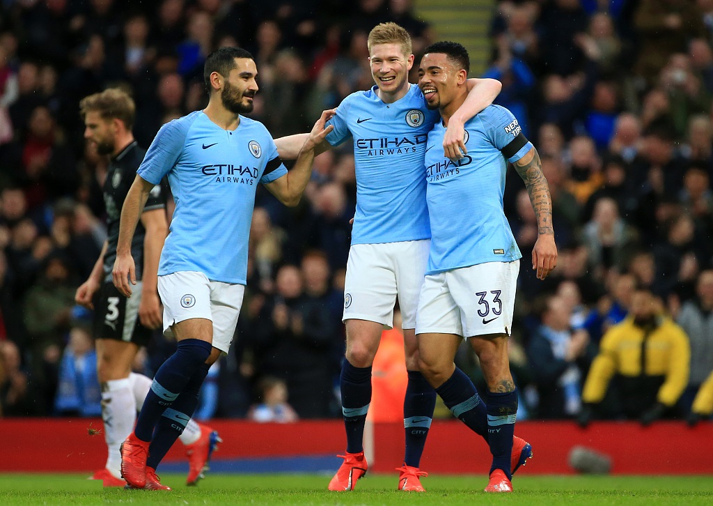 五大联赛周末看点：西甲意甲迎榜首大战 谁掉队？（周末五大联赛前瞻：西甲、意甲榜首对决，谁会掉队？）