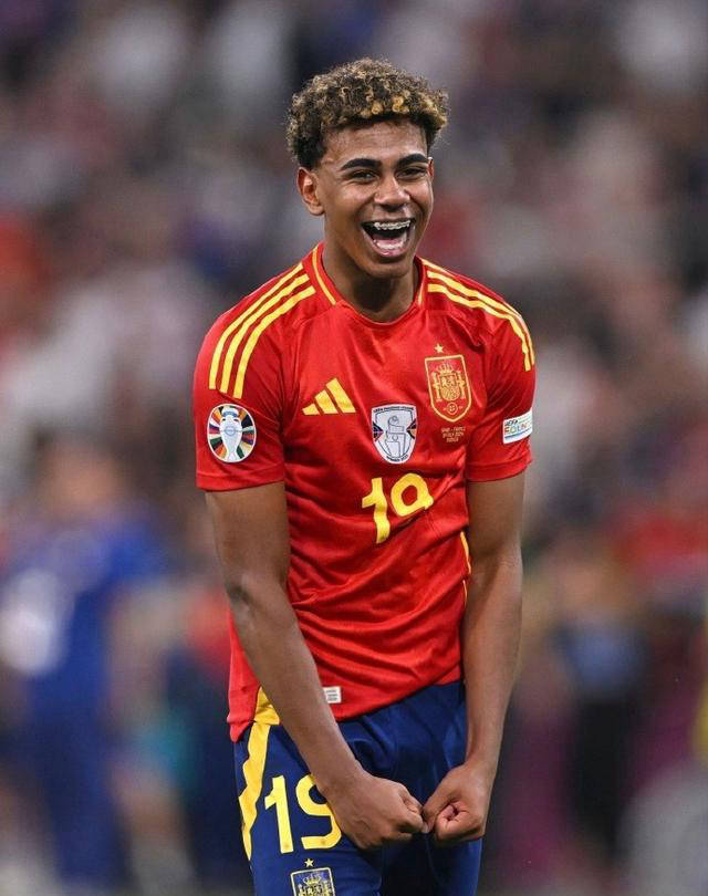 田中碧远射破门，打进个人英超本赛季首球（田中碧远射建功，收获本赛季英超首球）