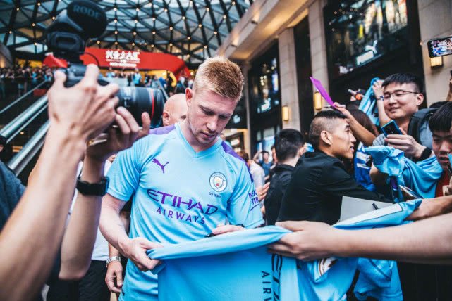 枪手名宿：阿森纳应该签下罗德里戈，他枯坐皇马替补席是浪费（阿森纳名宿建议签下罗德里戈：让他在皇马枯坐替补太浪费）