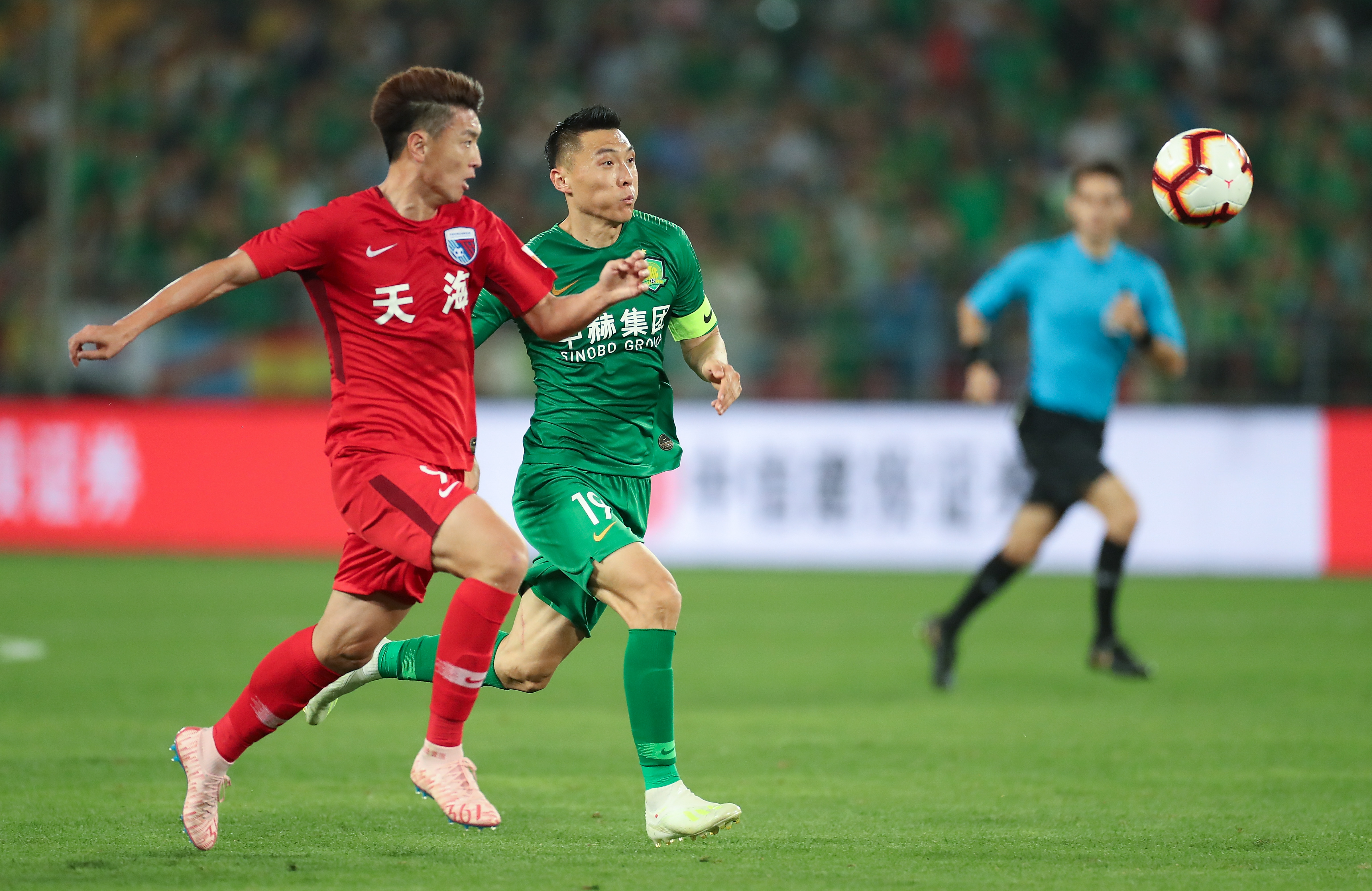 镜报：斯洛特将在48小时内与萨拉赫会面，决定后者未来走向