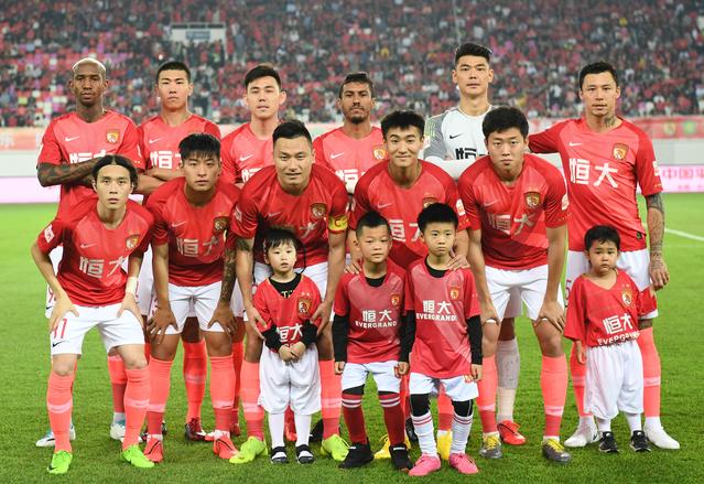 记者：申花携六外援出战广岛三箭，李可因伤未随队前往