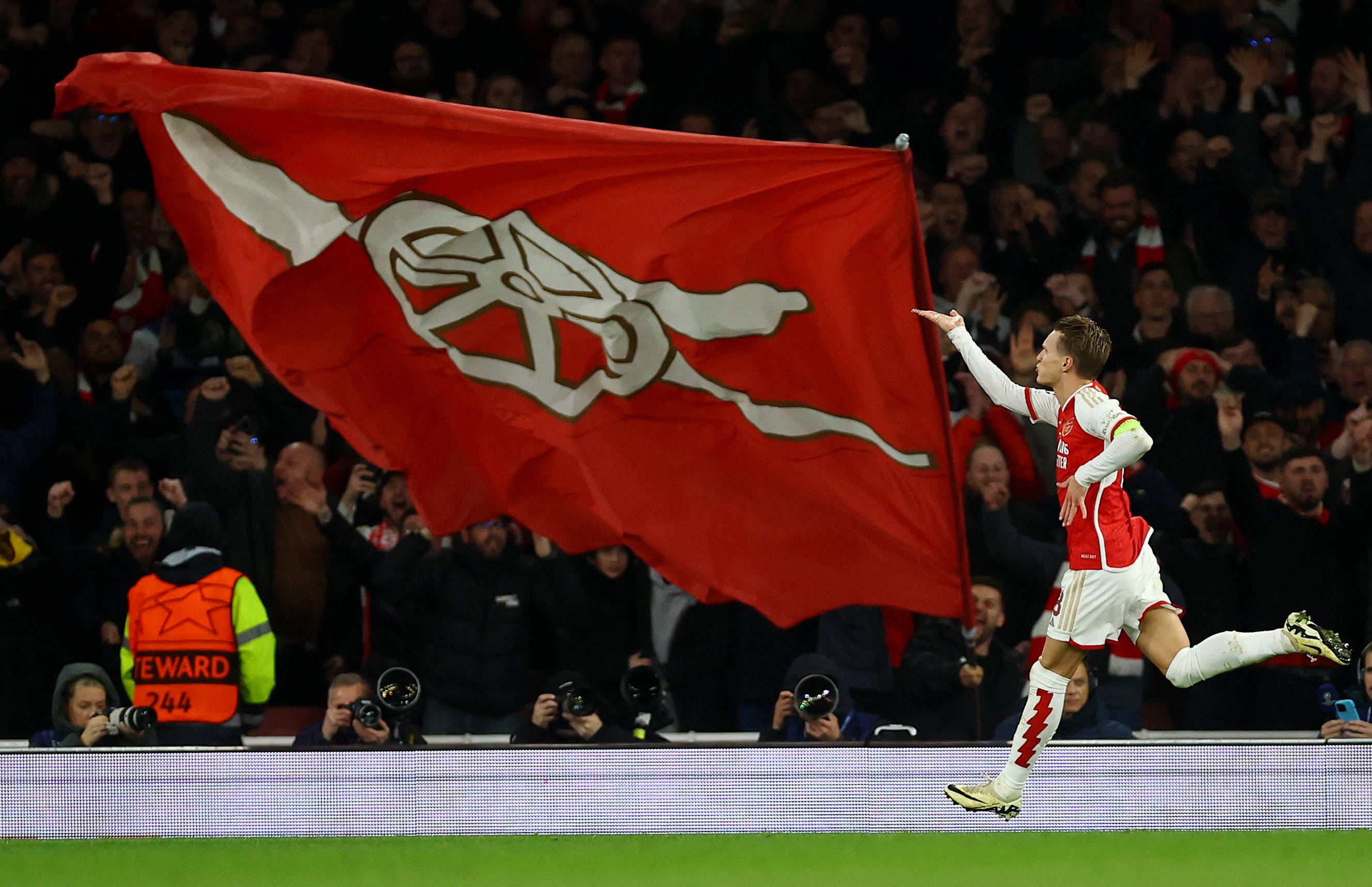 德甲金靴英超落寞 转战意甲9轮0球1助 米兰3700万欧要打水漂（从德甲射手王到英超失意，意甲9战0球1助，米兰3700万欧或成冤枉钱）