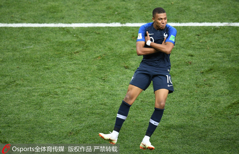 比朔夫：祝贺卡尔完成德青队首秀，他每次拿球观众都惊叹不已