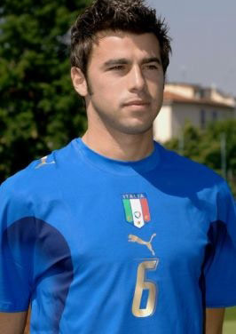 足球英超历史第2000场比赛达成（英超迎来历史第2000场比赛）