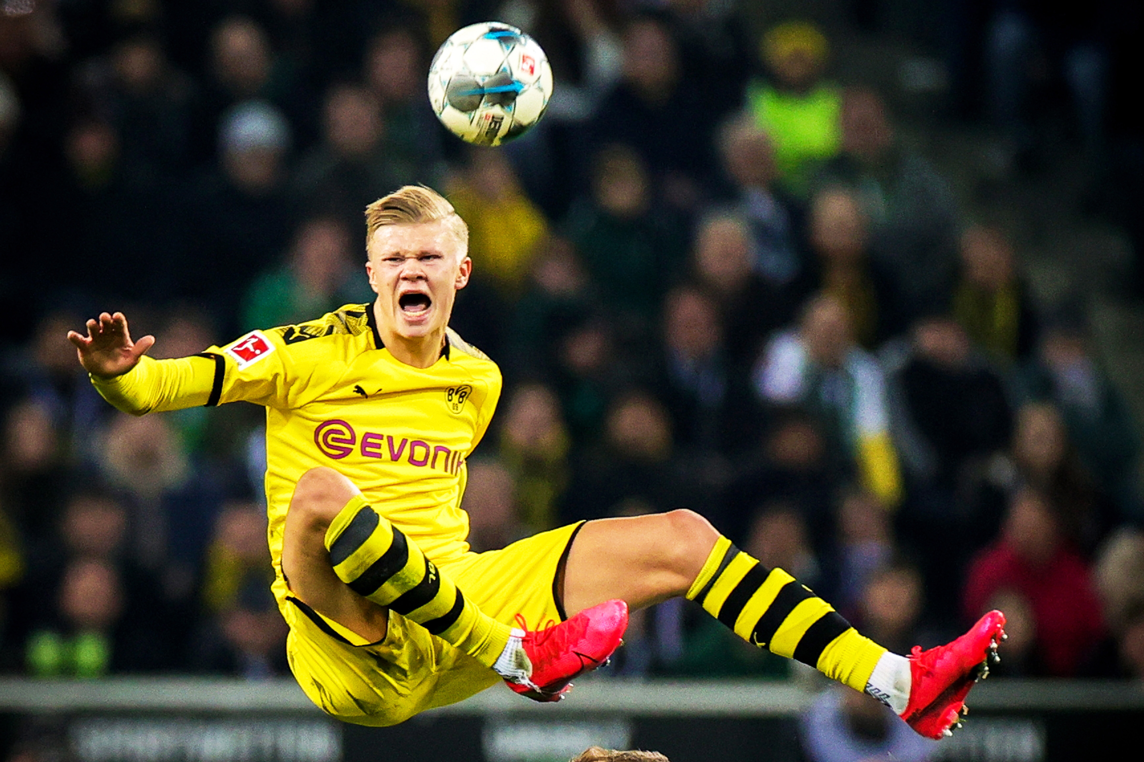 拜仁官方：于帕梅卡诺未进入本轮名单，是因为负荷管理轮休