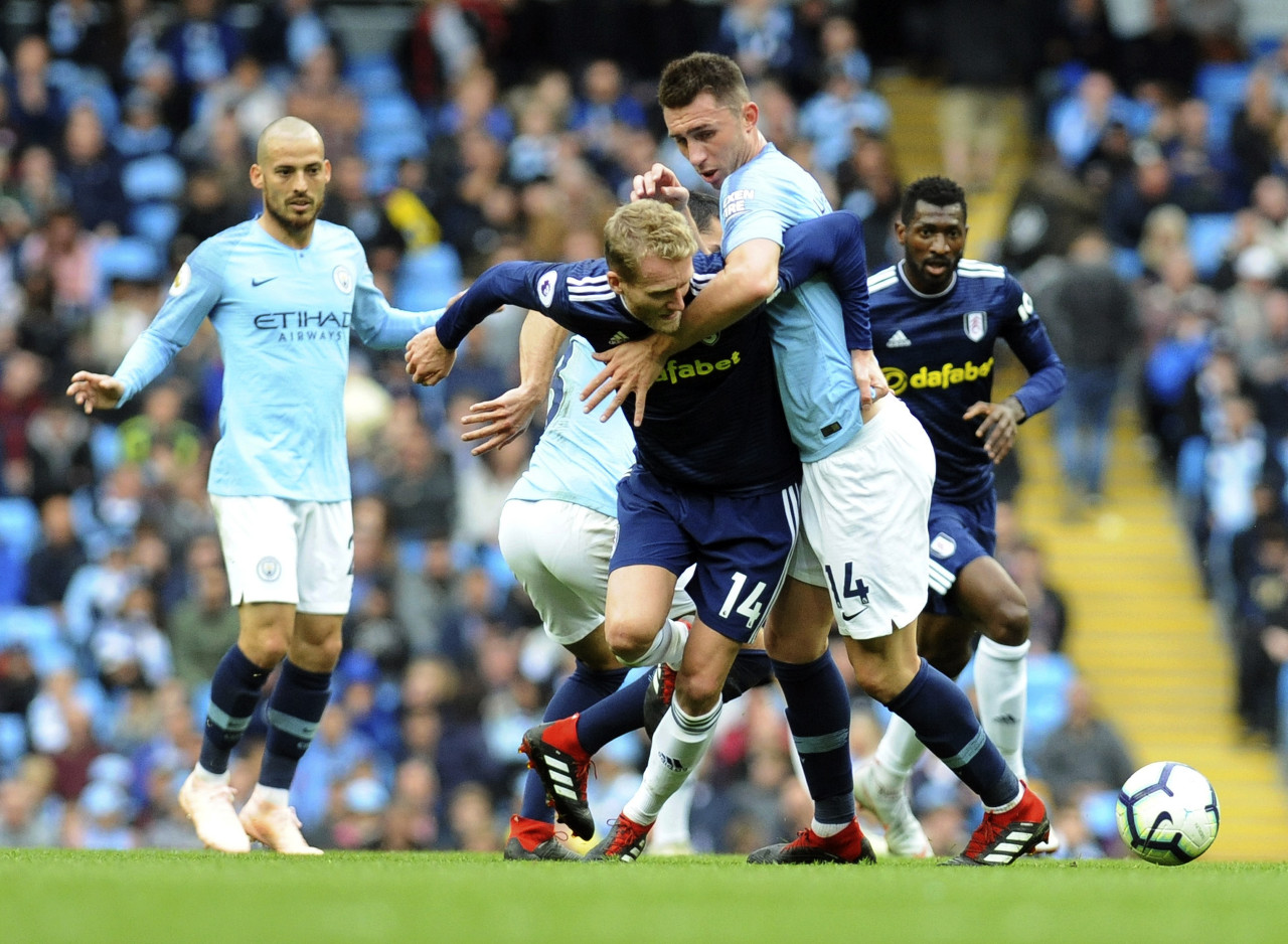 足球中超球队进入封闭训练，外界高度关注