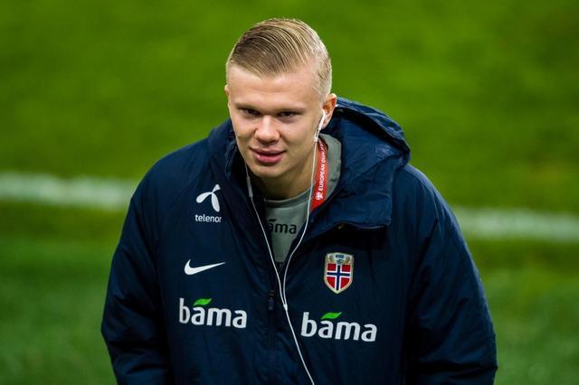 足球国足U23小将爆射破门，引网友赞叹（国足U23小将重炮破门，网友纷纷点赞）