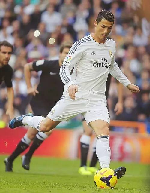 法尔克：巴萨确实对凯恩感兴趣，但很难承担其解约金+年薪