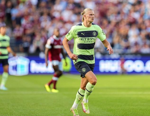 法国队祝贺姆巴佩追平C罗进球记录：一份绝妙的生日礼物！（追平C罗进球纪录！法国队祝贺姆巴佩：最好的生日礼物）