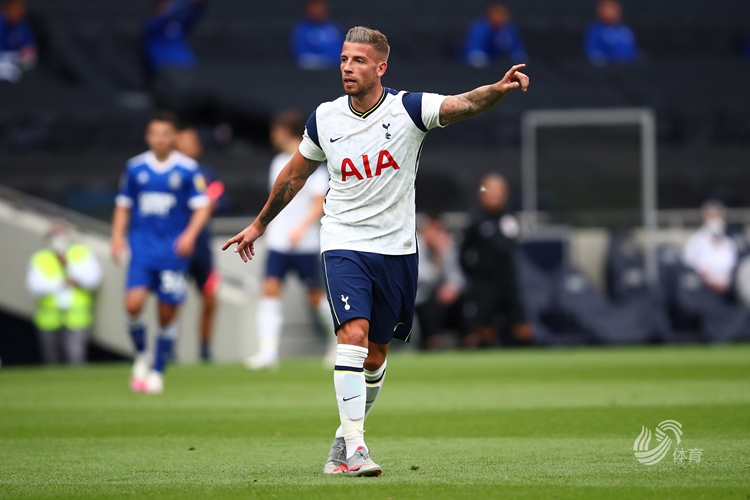 梅西获美职联MVP并率队首夺总冠军，雨中致歉开幕式取消